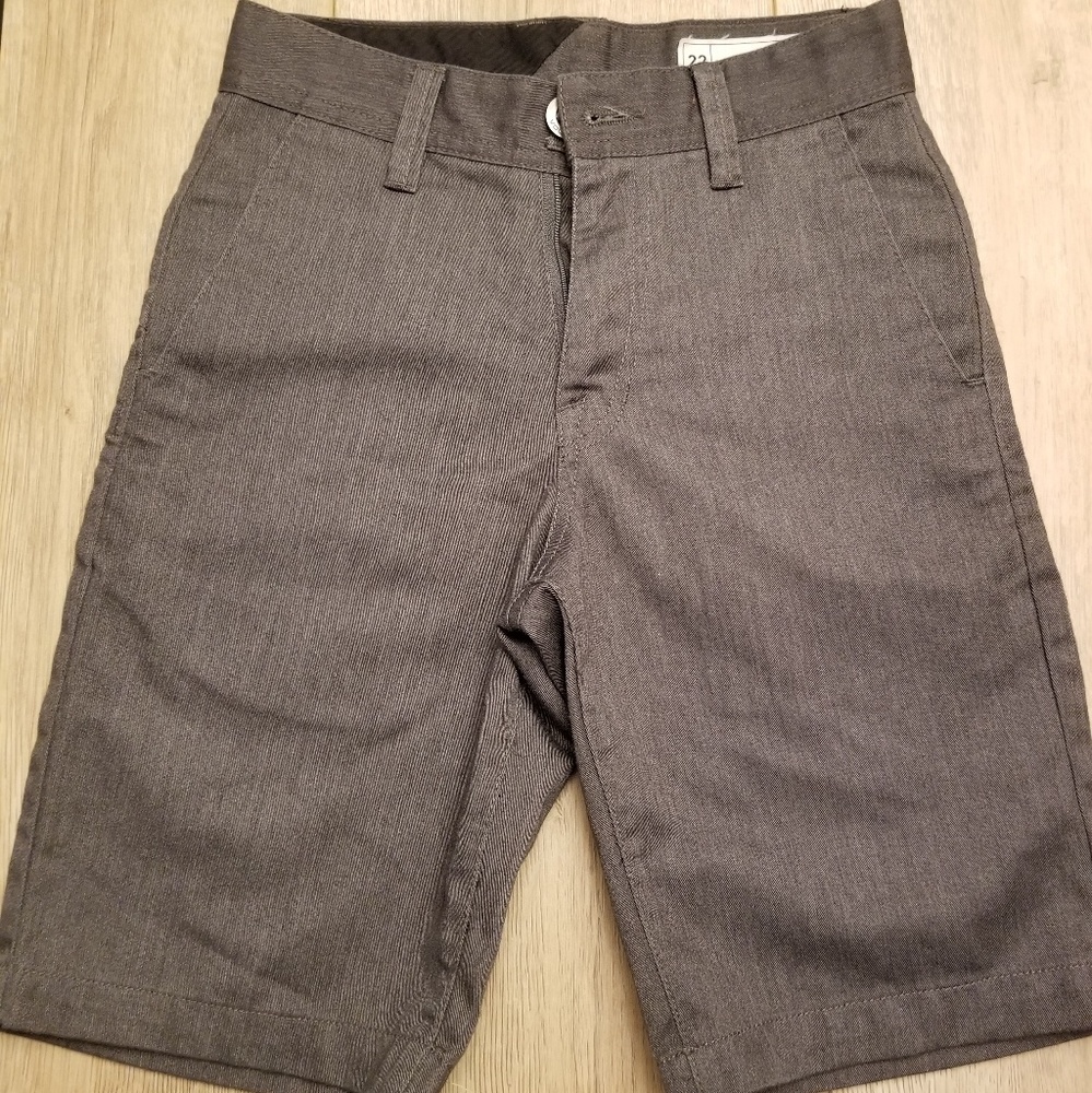 Boys volcom shorts 22